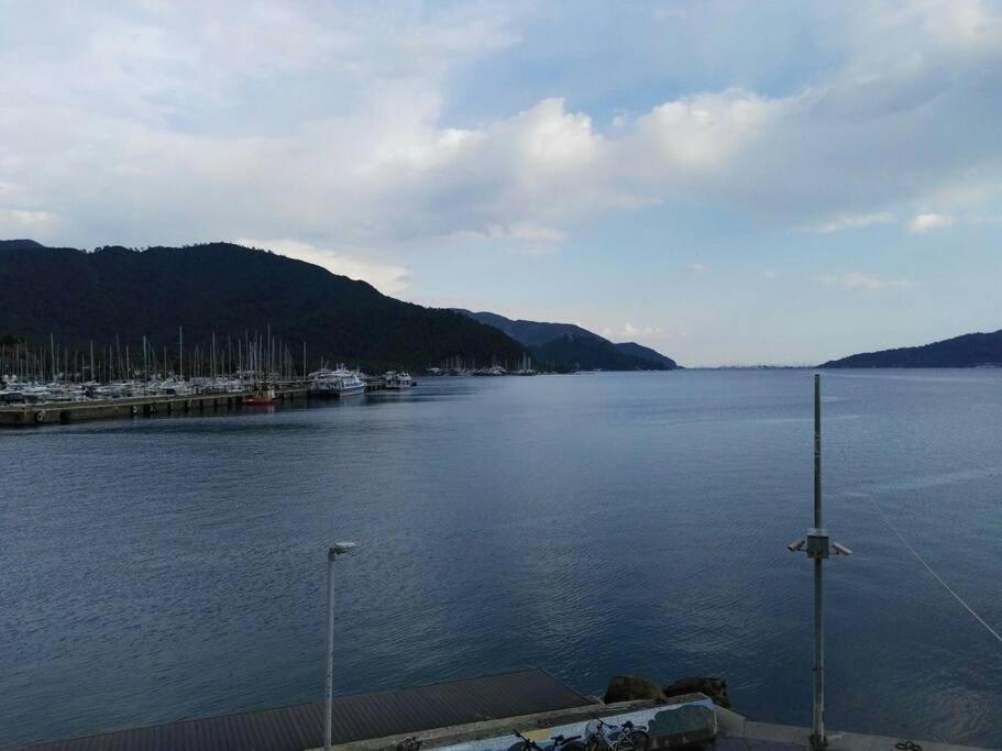 Uysal Suite And Loft Seaside 马尔马里斯 外观 照片